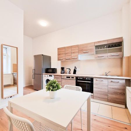 Raj Living - 1 Or 4 Room Apartments - 15 Min To Messe Dus - 10 Min Old Town Dus Dusseldorf Bagian luar foto