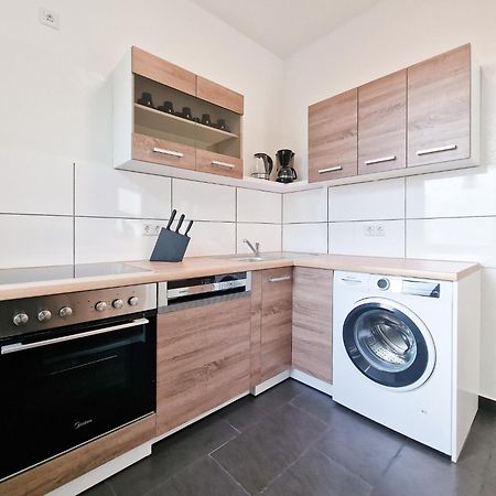 Raj Living - 1 Or 4 Room Apartments - 15 Min To Messe Dus - 10 Min Old Town Dus Dusseldorf Bagian luar foto