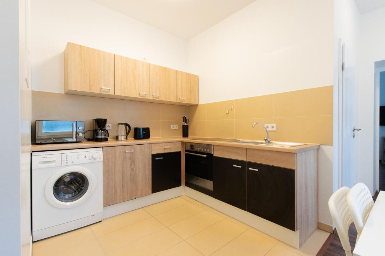 Raj Living - 1 Or 4 Room Apartments - 15 Min To Messe Dus - 10 Min Old Town Dus Dusseldorf Bagian luar foto
