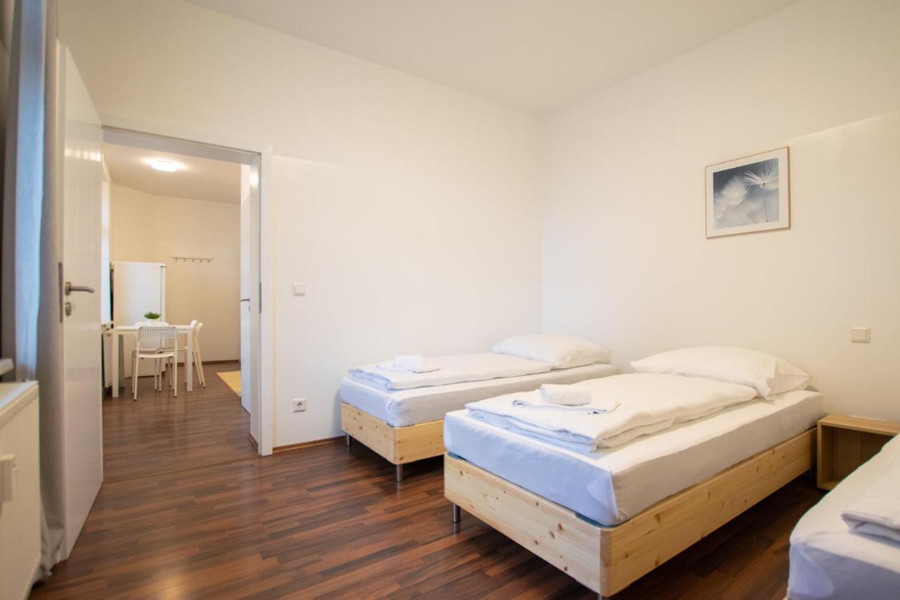 Raj Living - 1 Or 4 Room Apartments - 15 Min To Messe Dus - 10 Min Old Town Dus Dusseldorf Bagian luar foto