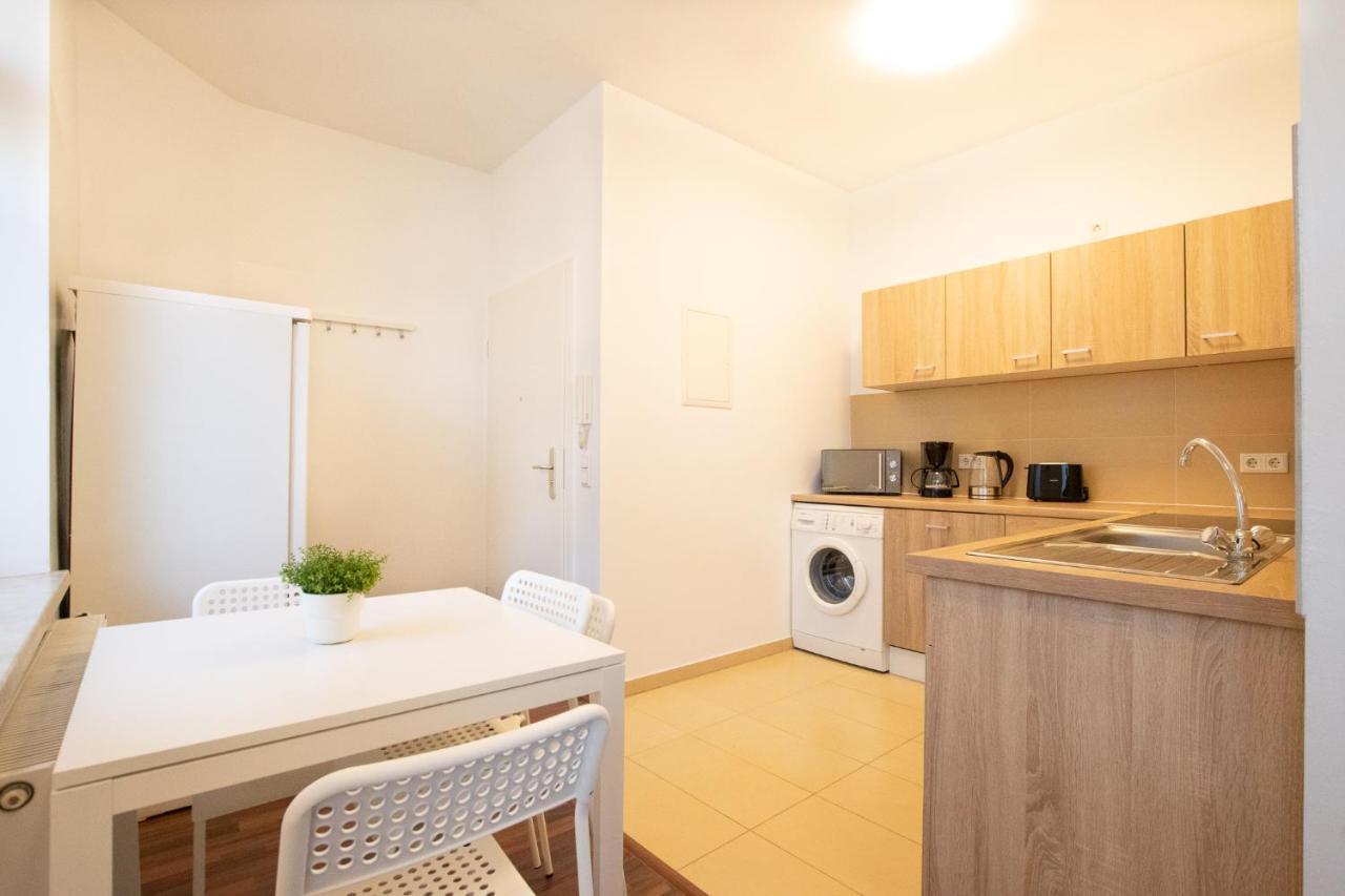 Raj Living - 1 Or 4 Room Apartments - 15 Min To Messe Dus - 10 Min Old Town Dus Dusseldorf Bagian luar foto