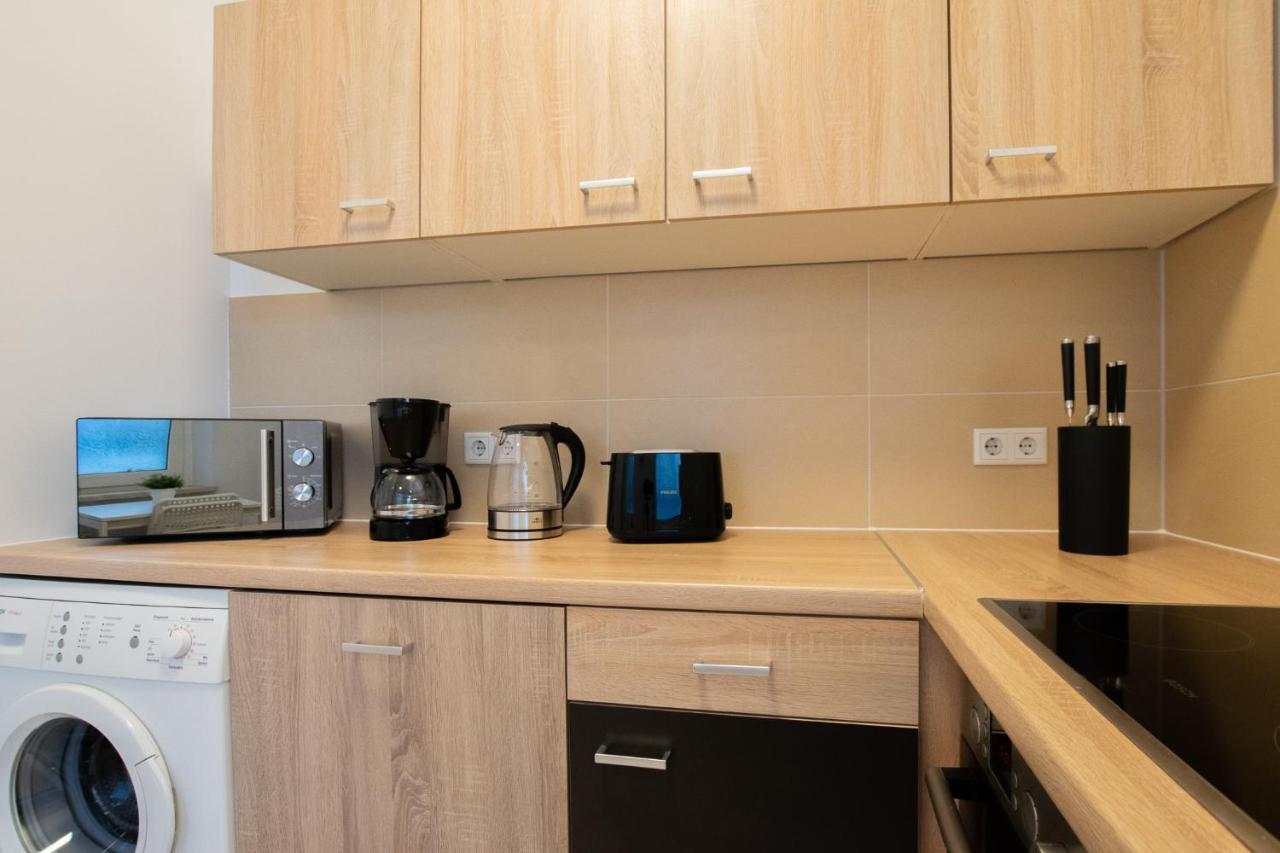 Raj Living - 1 Or 4 Room Apartments - 15 Min To Messe Dus - 10 Min Old Town Dus Dusseldorf Bagian luar foto