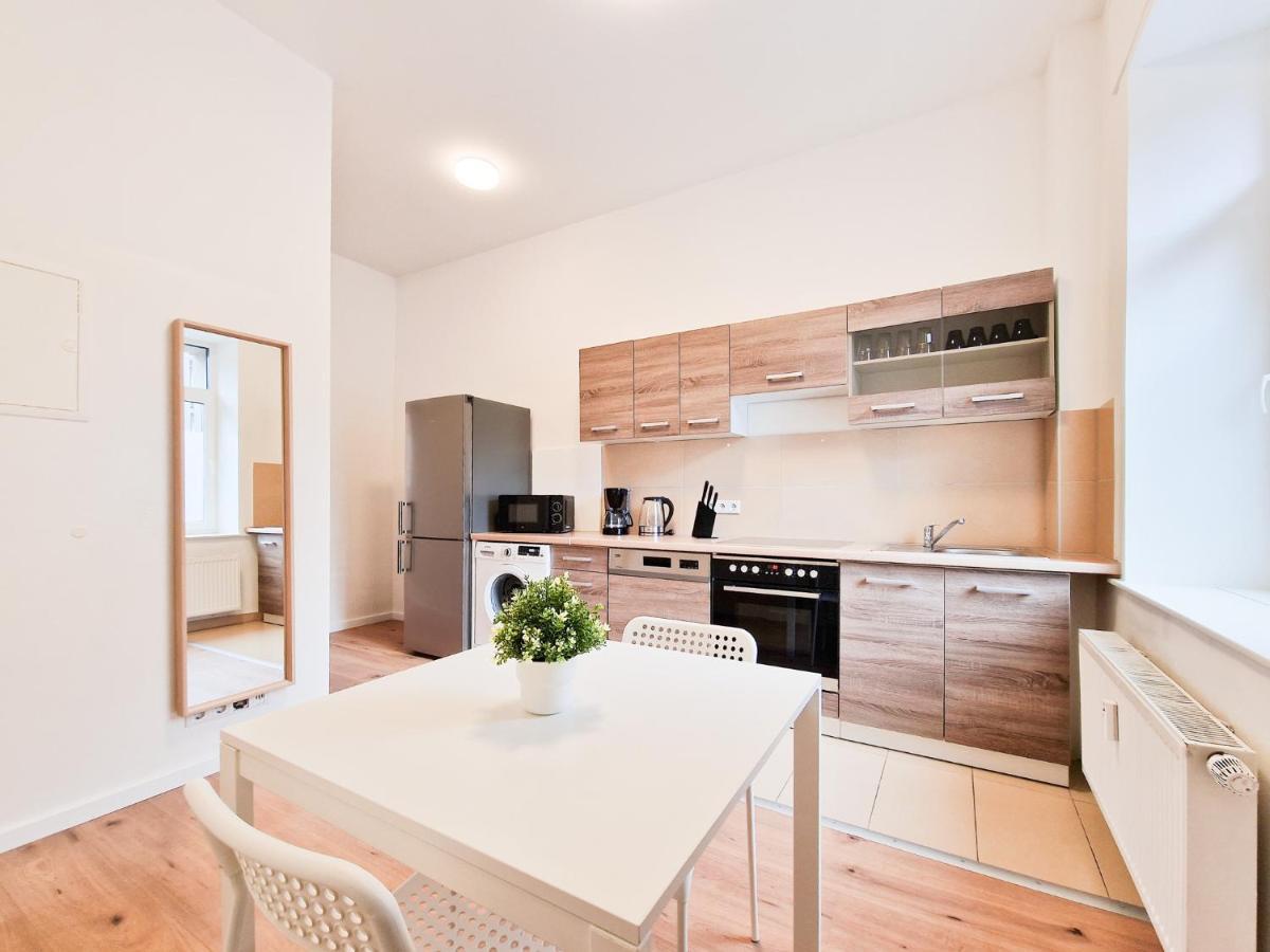 Raj Living - 1 Or 4 Room Apartments - 15 Min To Messe Dus - 10 Min Old Town Dus Dusseldorf Bagian luar foto