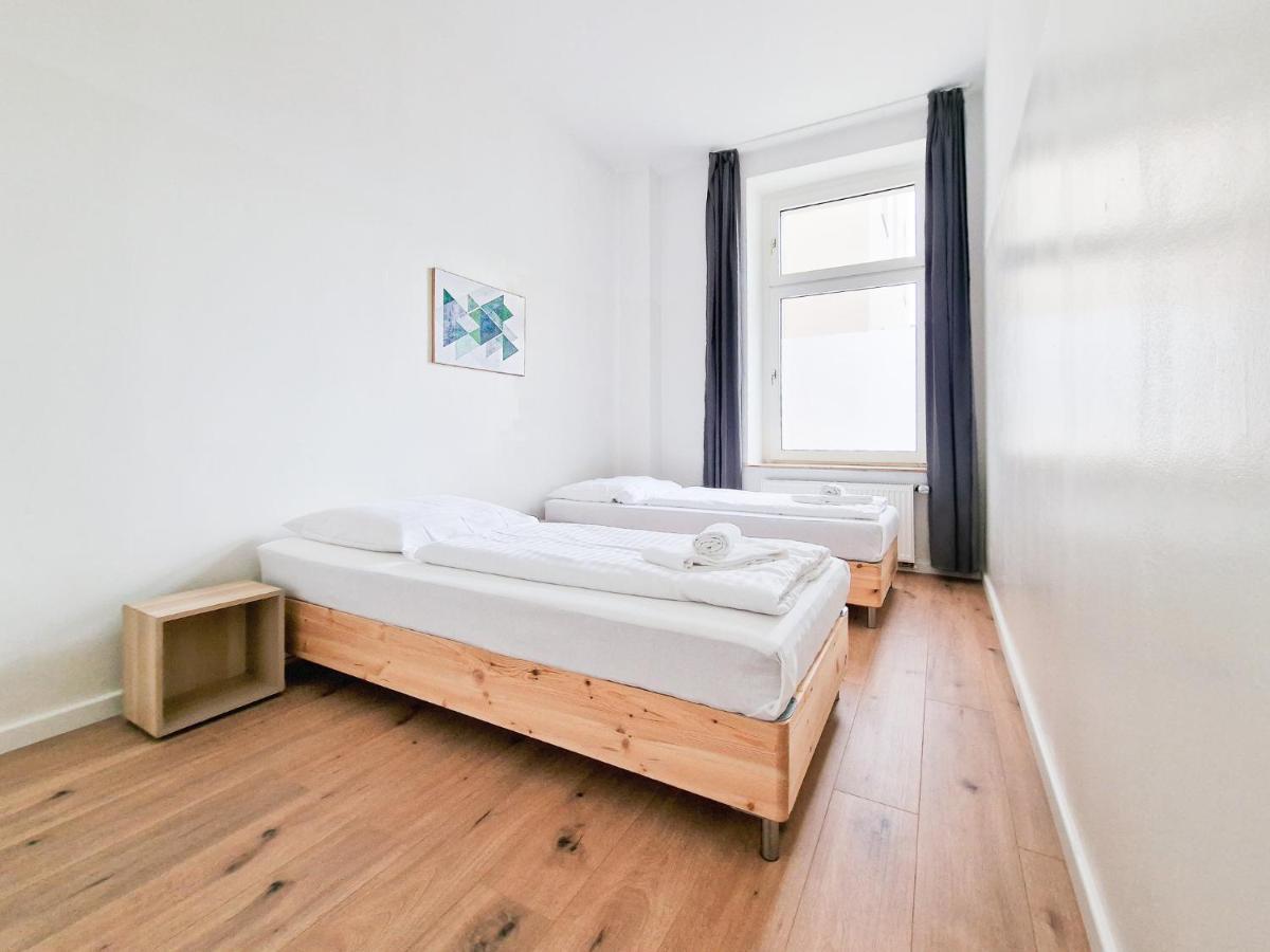Raj Living - 1 Or 4 Room Apartments - 15 Min To Messe Dus - 10 Min Old Town Dus Dusseldorf Bagian luar foto