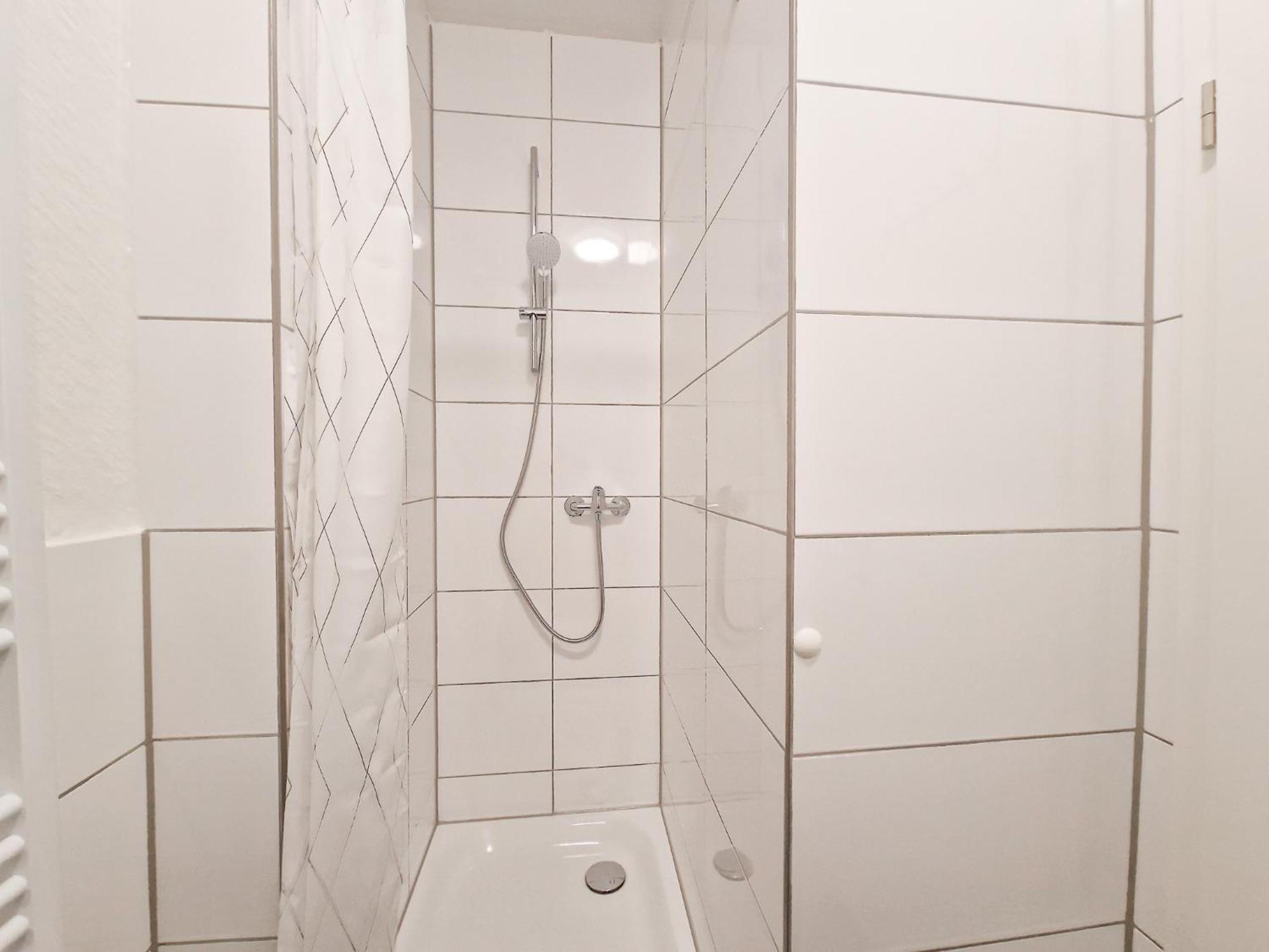 Raj Living - 1 Or 4 Room Apartments - 15 Min To Messe Dus - 10 Min Old Town Dus Dusseldorf Bagian luar foto
