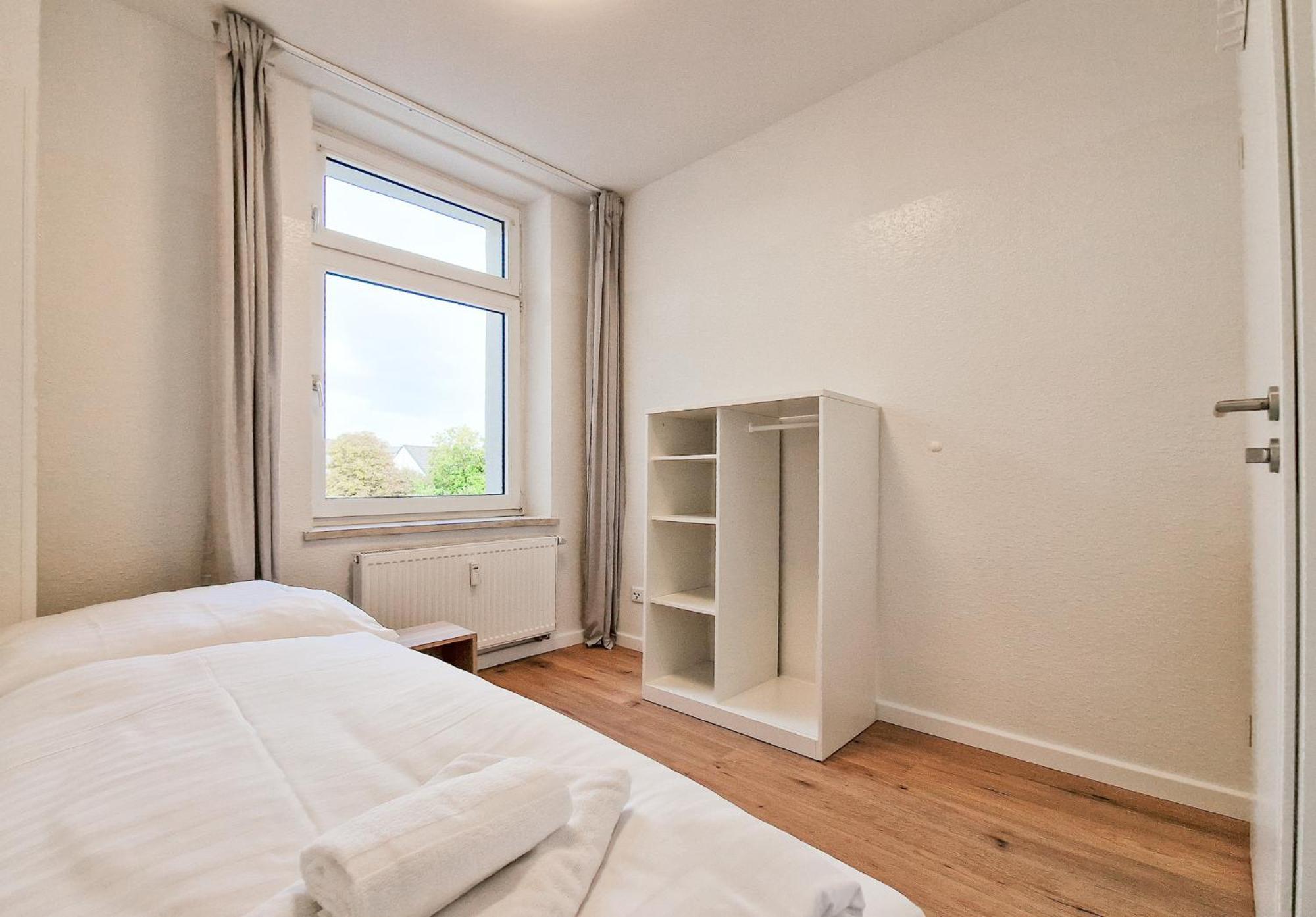 Raj Living - 1 Or 4 Room Apartments - 15 Min To Messe Dus - 10 Min Old Town Dus Dusseldorf Bagian luar foto